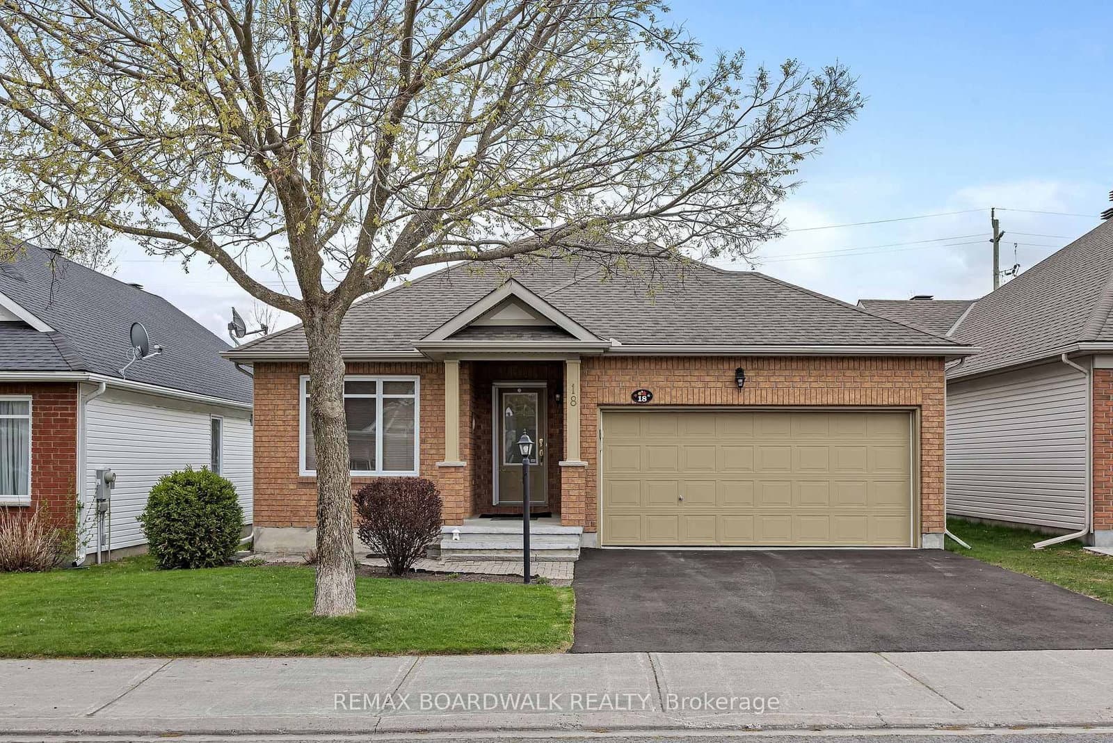 18 Fieldcrest Avenue, Ottawa, ON