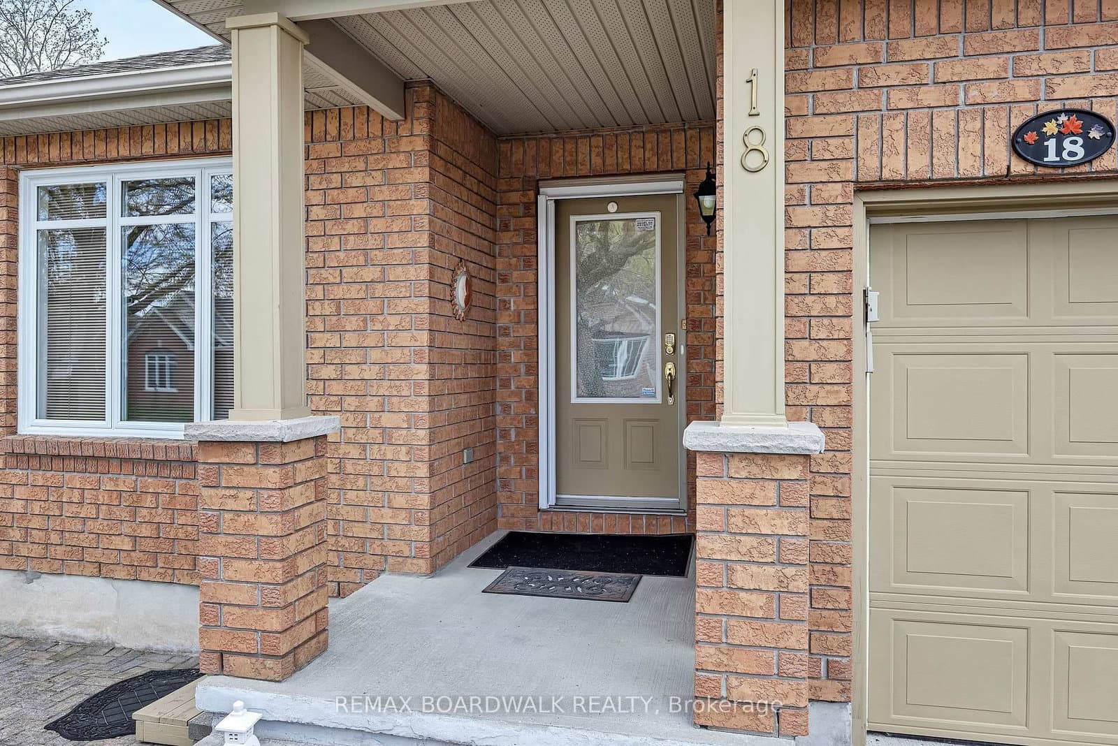 18 Fieldcrest Avenue, Ottawa, ON — photo 2