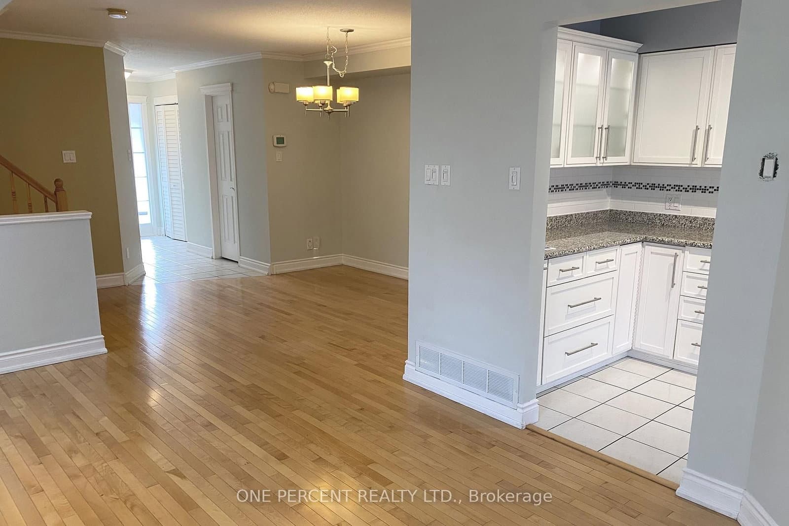 311 Southcrest Private, Ottawa, ON — photo 3