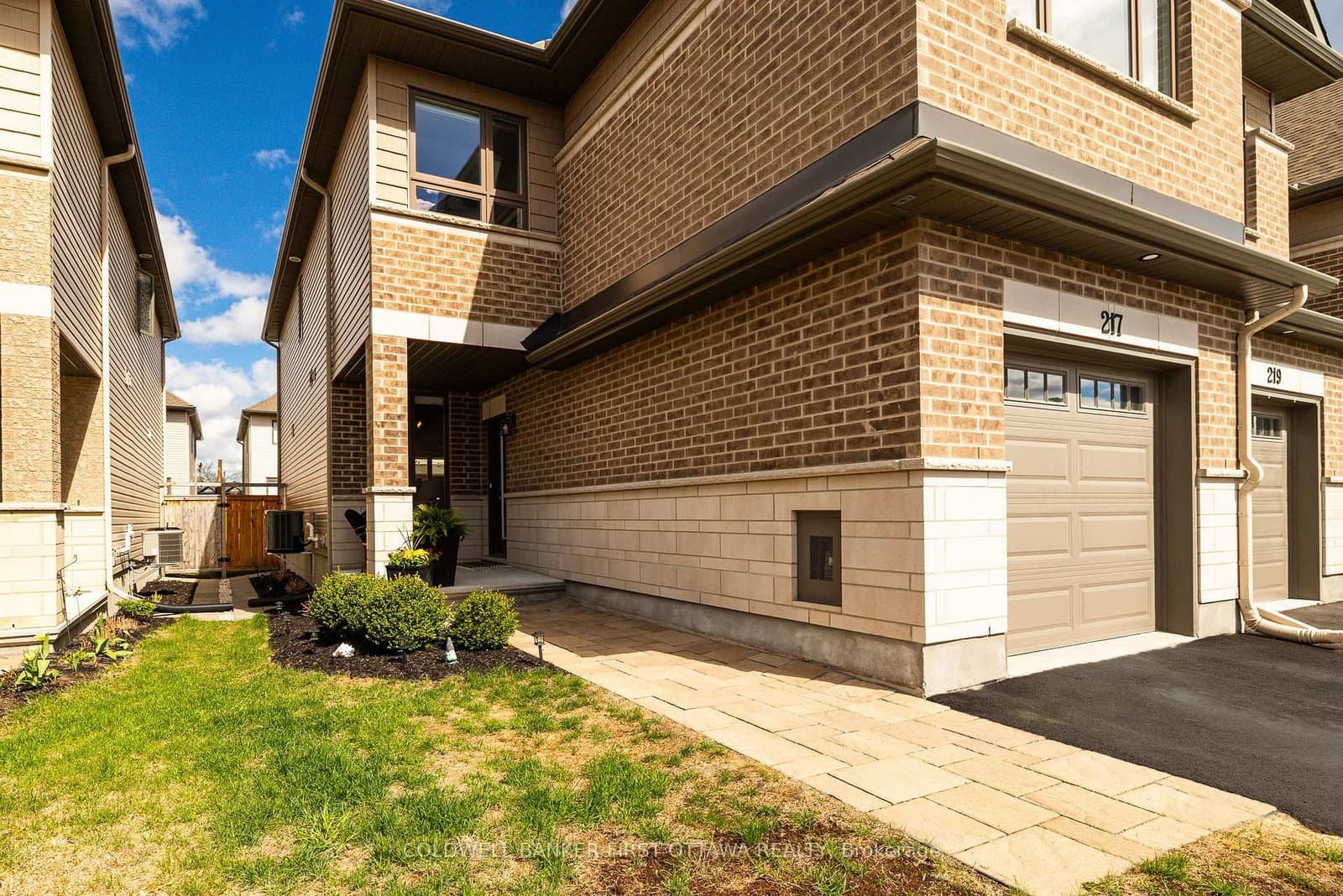 217 PURCHASE Crescent, Stittsville, ON — photo 2