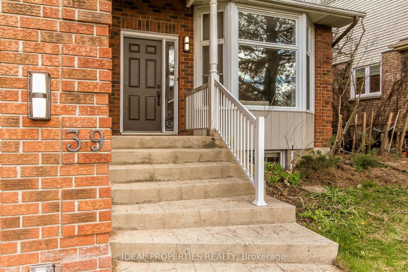 39 HUNTINGS END Avenue, Kanata, ON — photo 2