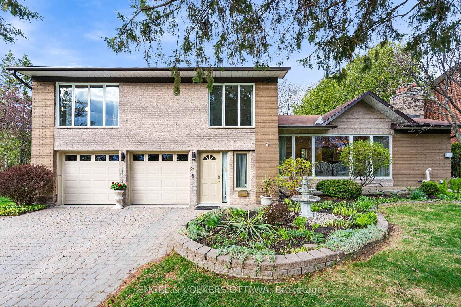 21 Tiffany Crescent, Kanata, ON