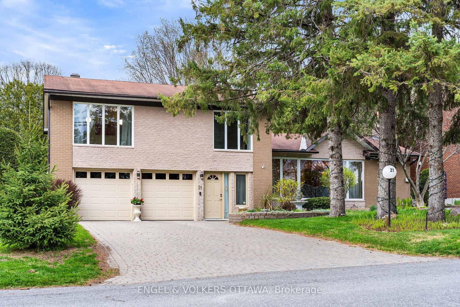 21 Tiffany Crescent, Kanata, ON — photo 2