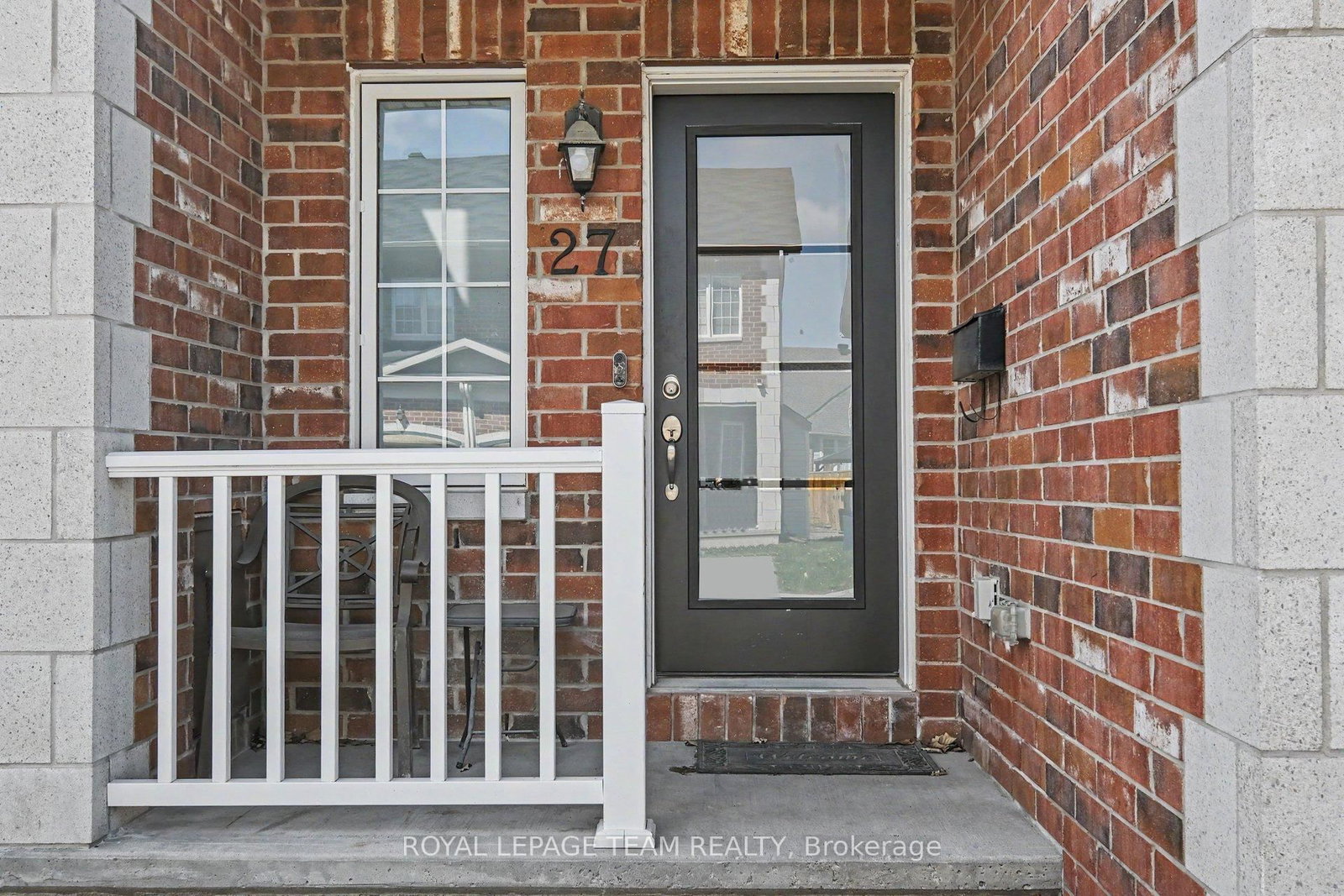 27 Dundalk Private, Ottawa, ON — photo 3