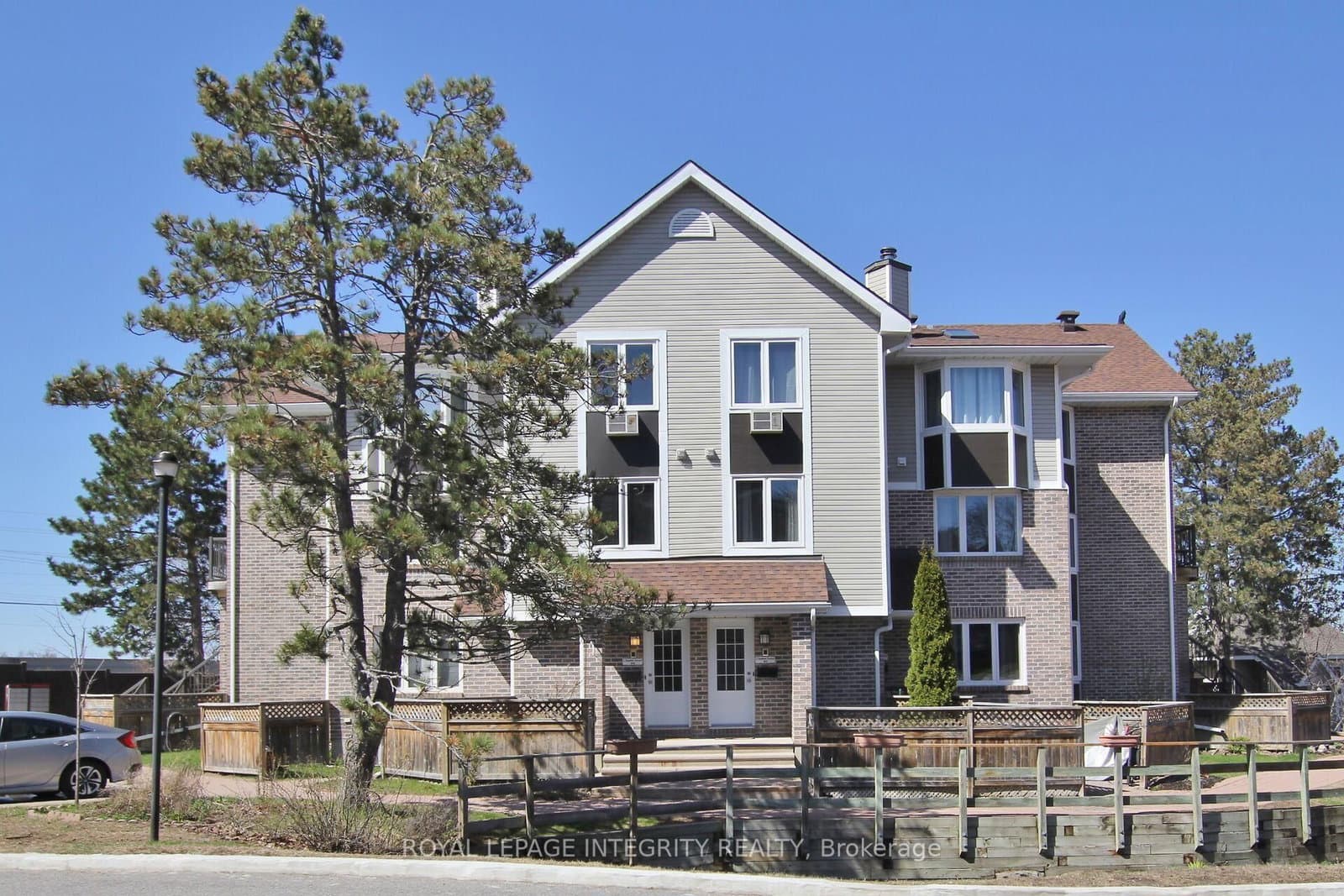 10 - 3 STONEBANK Crescent, Ottawa, ON