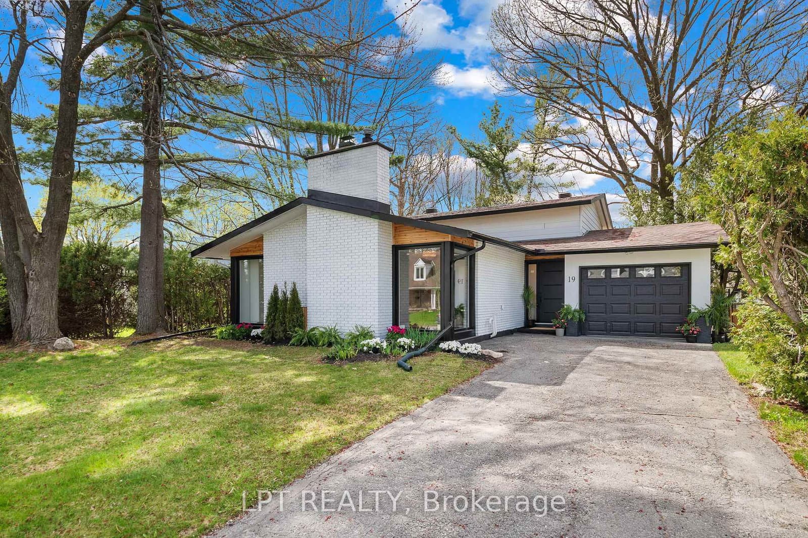 19 Moorcroft Road, Ottawa, ON