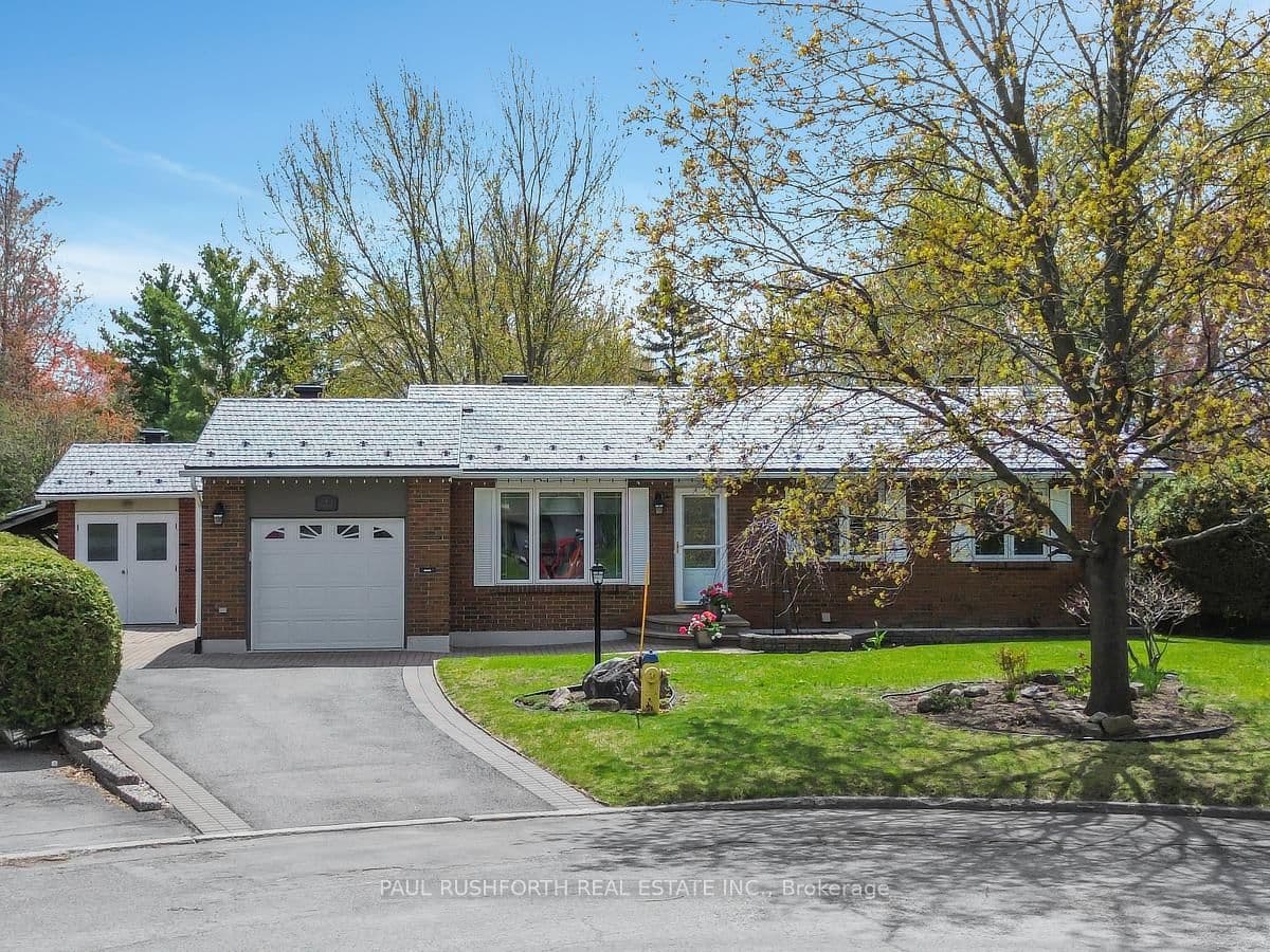 8 Teakwood Court, Ottawa, ON