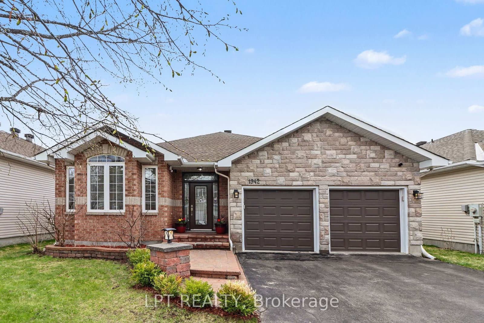 1942 CAPRIHANI Way, Orleans, ON — photo 2