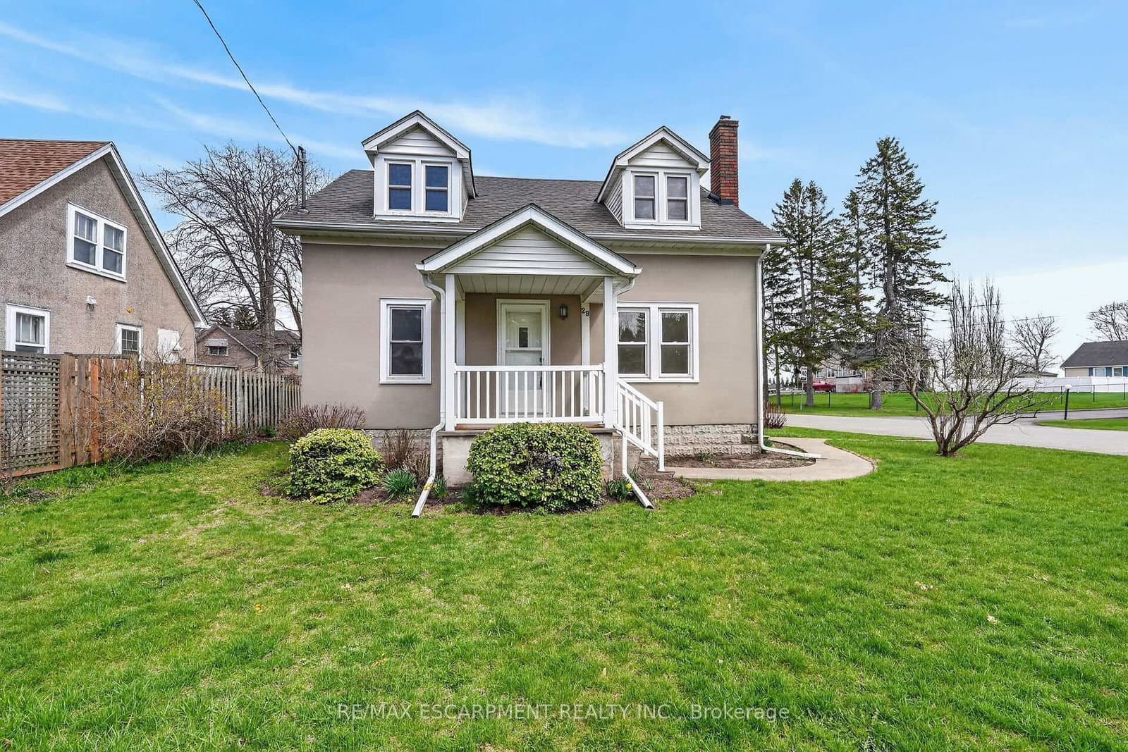 29 Rosemount Avenue, Port Colborne, ON — photo 2