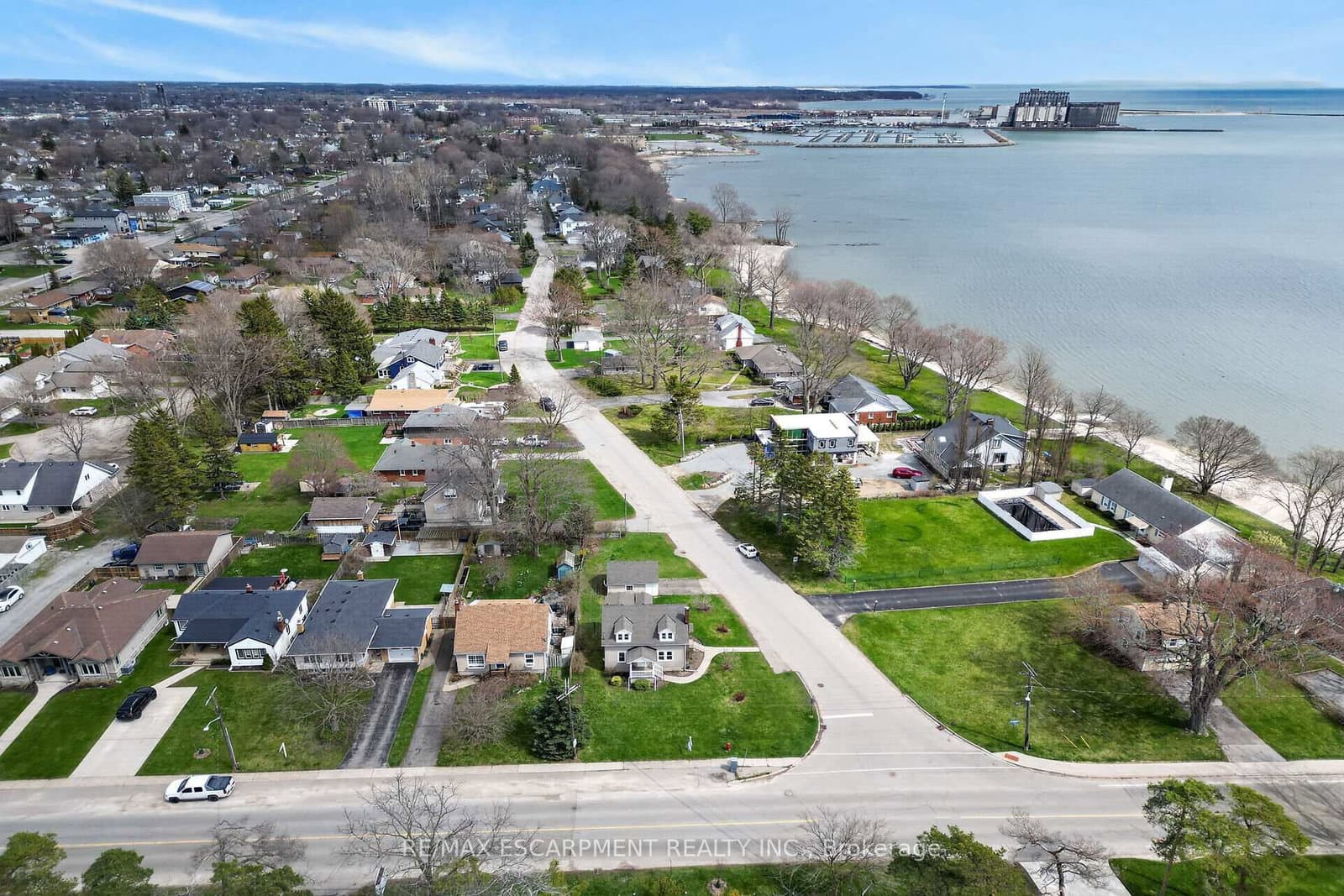 29 Rosemount Avenue, Port Colborne, ON — photo 3
