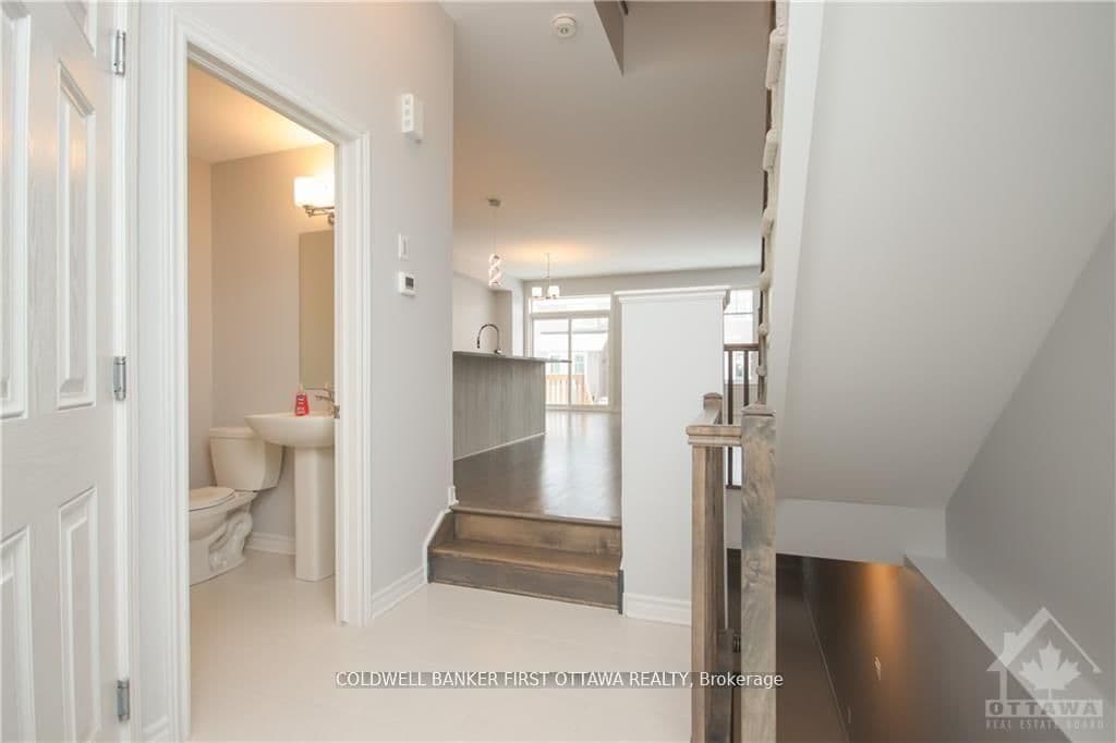 144 ANGELONIA Crescent, Ottawa, ON — photo 2