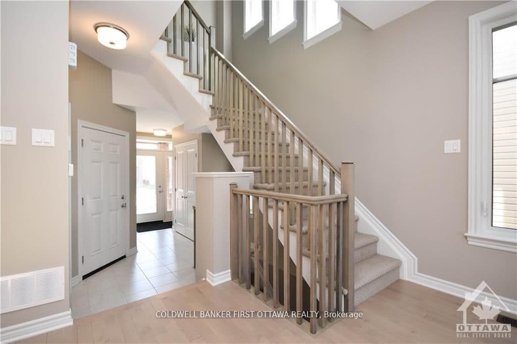 183 ANGELONIA Crescent, Ottawa, ON — photo 2