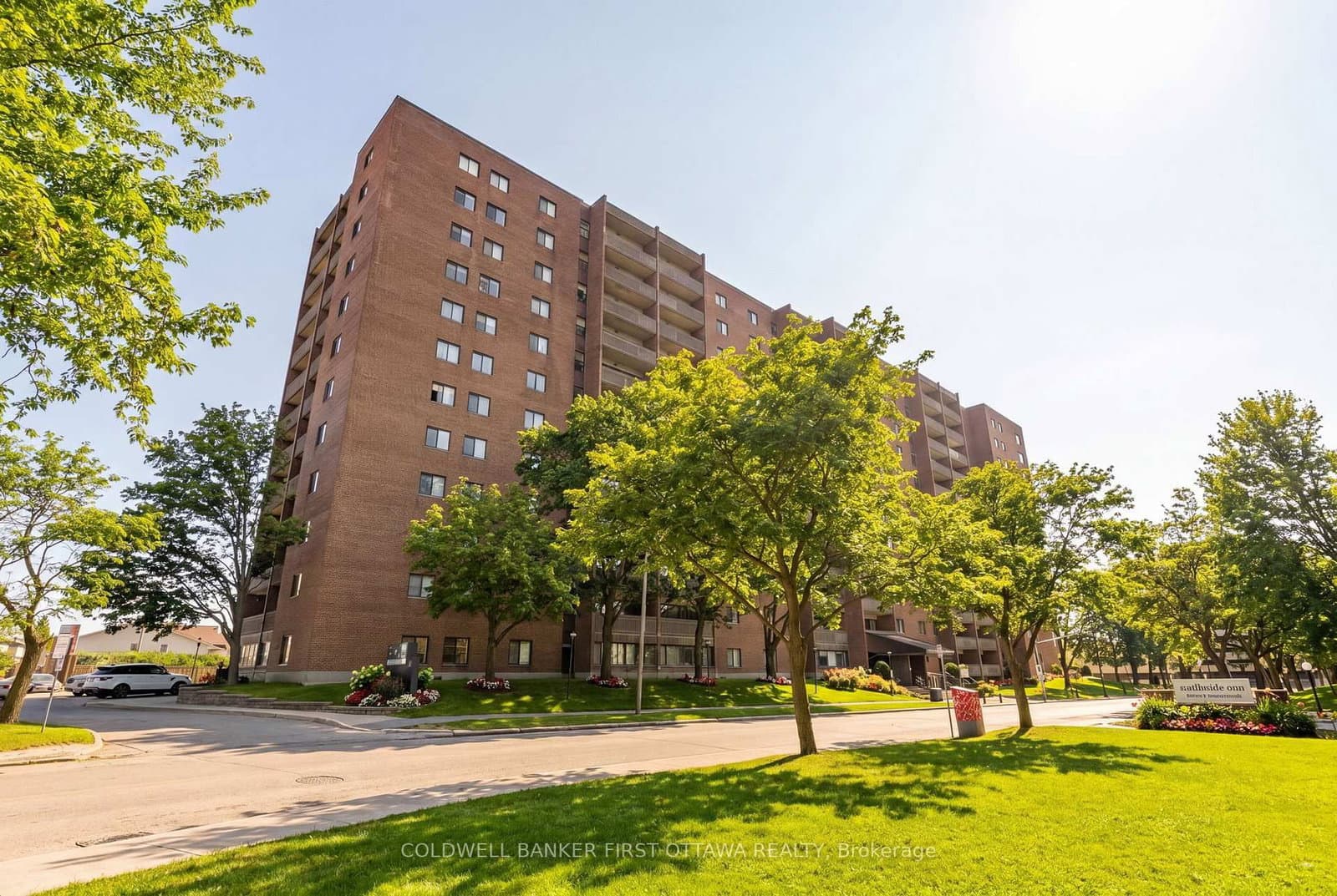411 - 1100 Ambleside Drive, Ottawa, ON