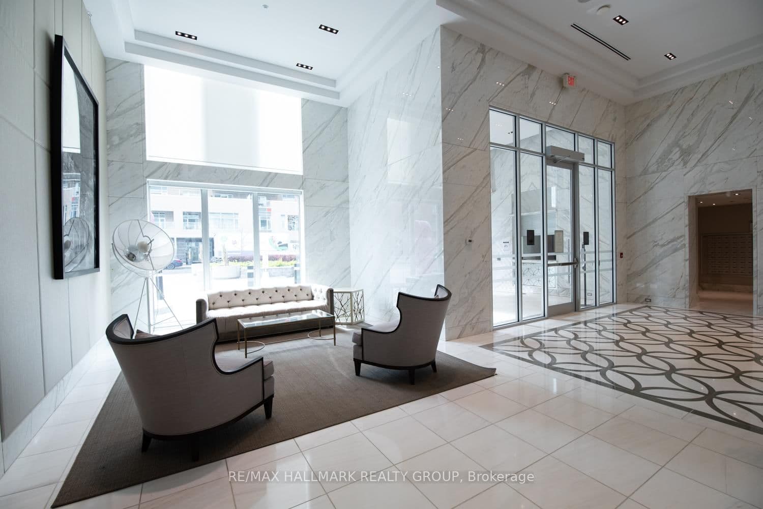 210 - 111 Champagne Avenue, Ottawa, ON — photo 2