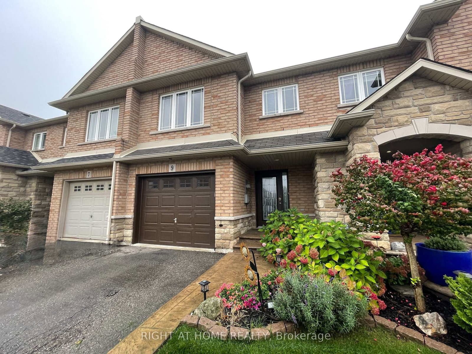 9 Periwinkle Drive, Hamilton, ON