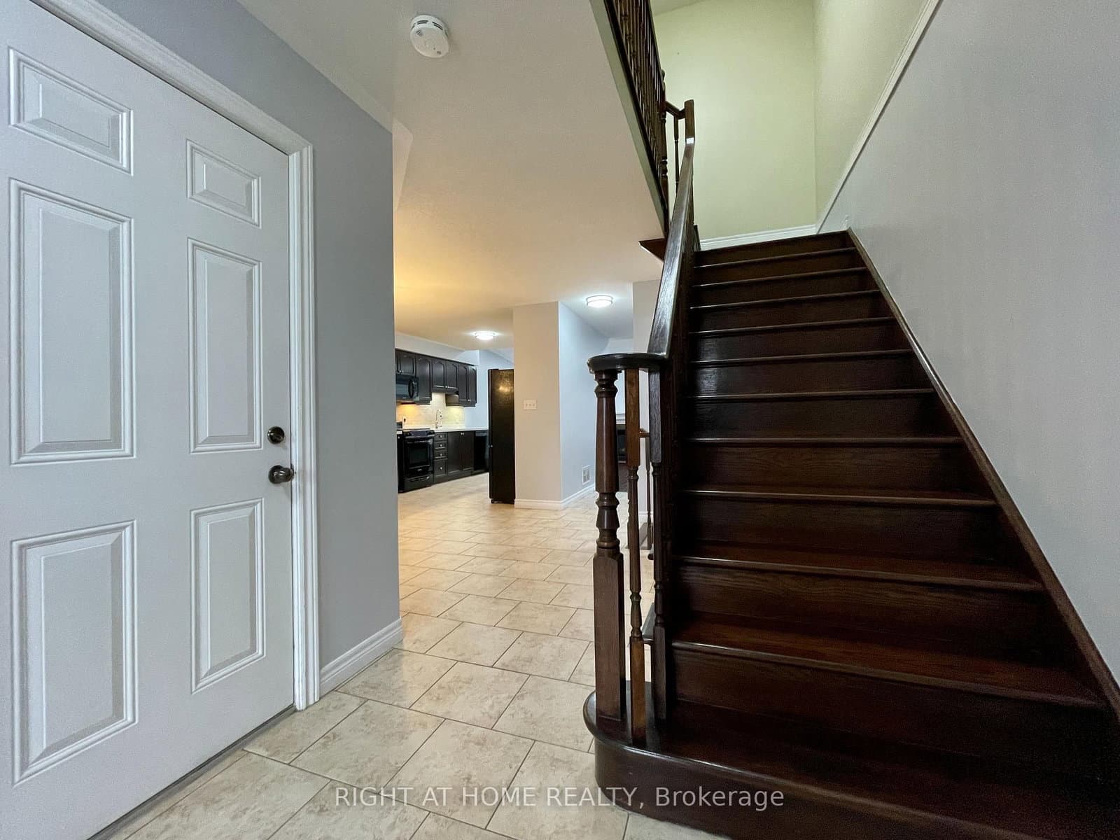 9 Periwinkle Drive, Hamilton, ON — photo 3