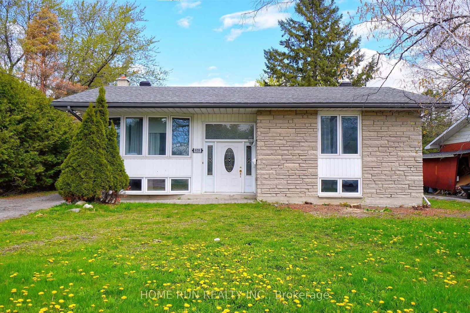 979 Blair Road, Ottawa, ON — photo 2
