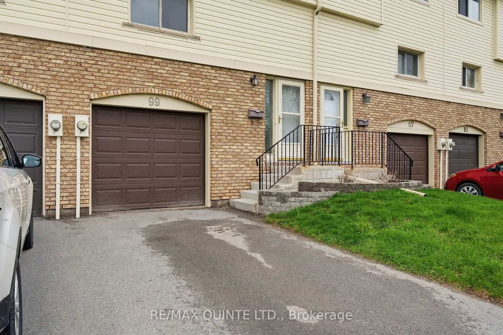 2 - 99 Dunnett Boulevard, Belleville, ON — photo 2