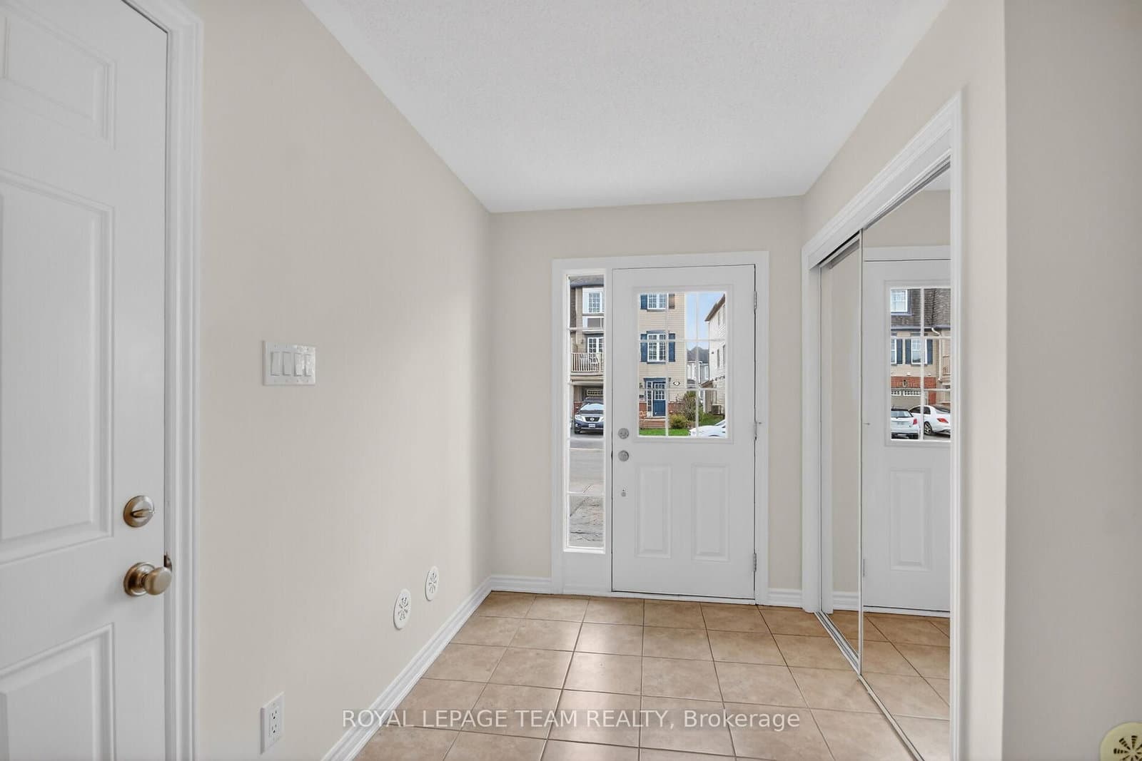 342 Sweet Grass Circle, Ottawa, ON — photo 3