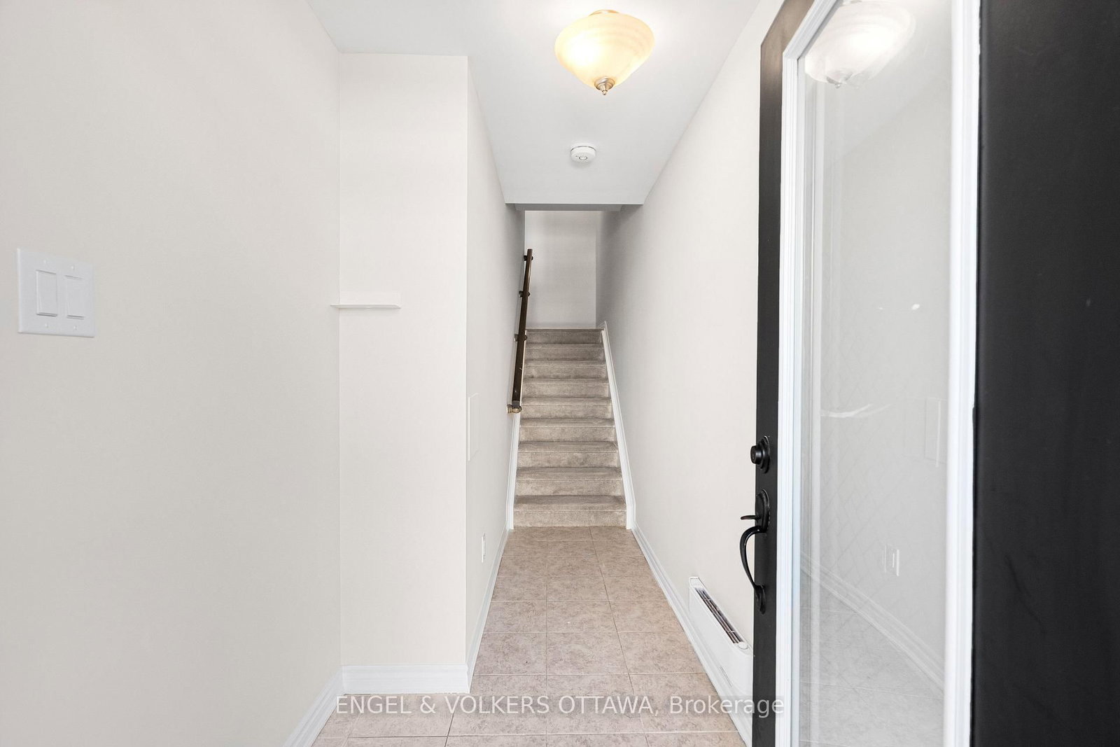 571 Ozawa Private, Ottawa, ON — photo 2