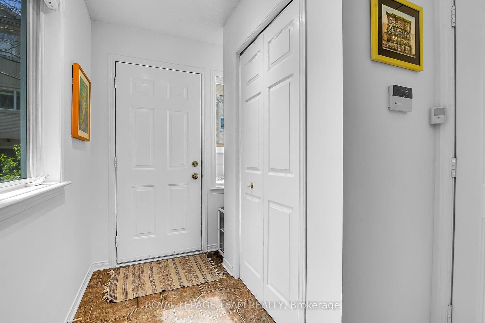 15 Schoolhouse Private, Ottawa, ON — photo 3