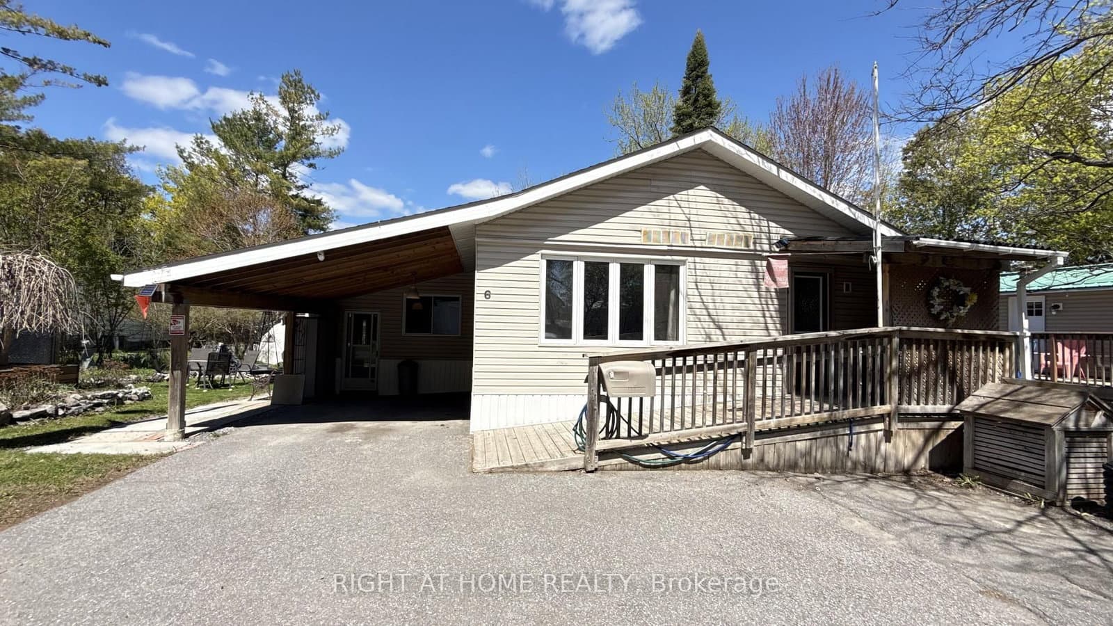 6 ROWAN Road, Ottawa, ON