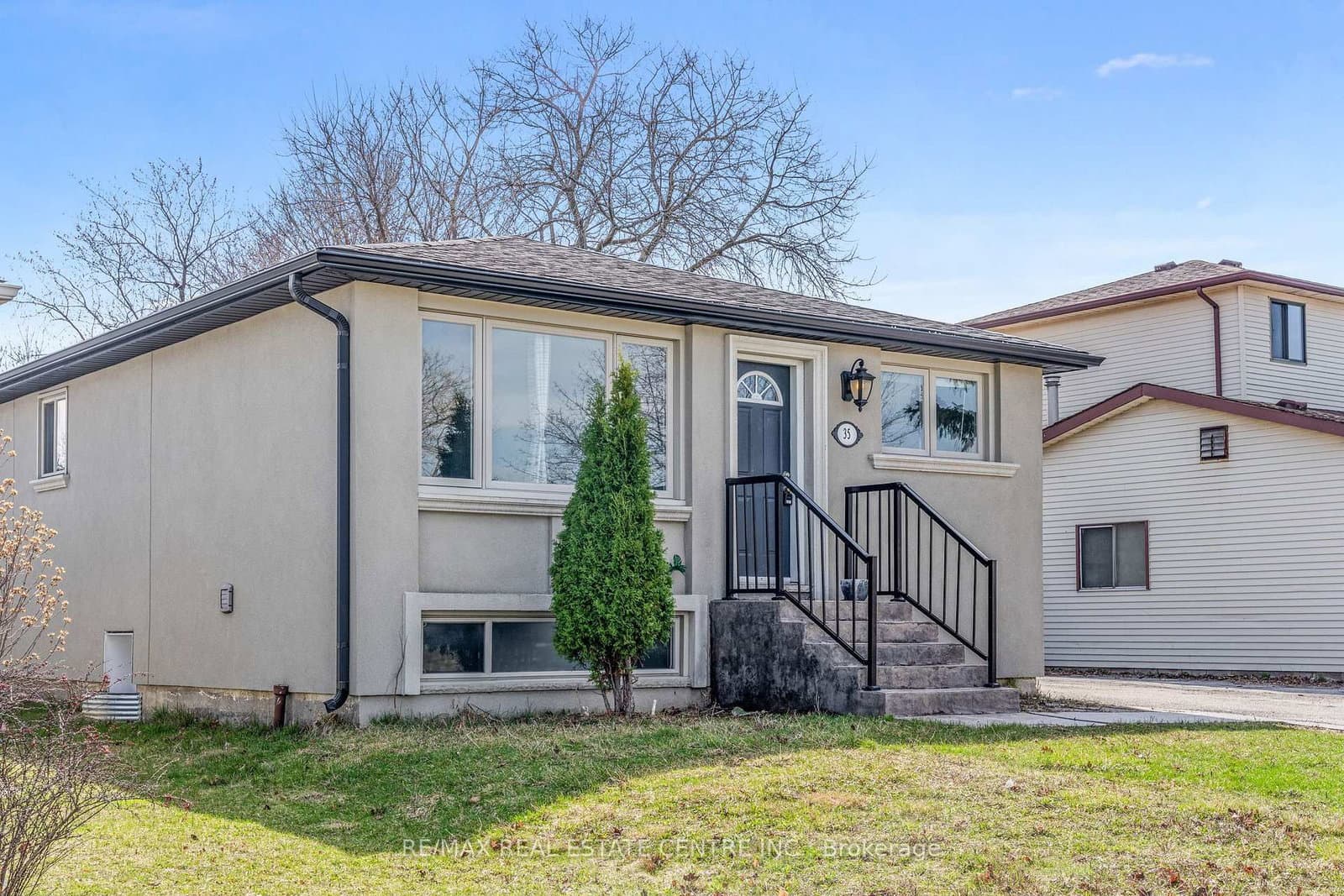 35 Folkestone Avenue, Hamilton, ON