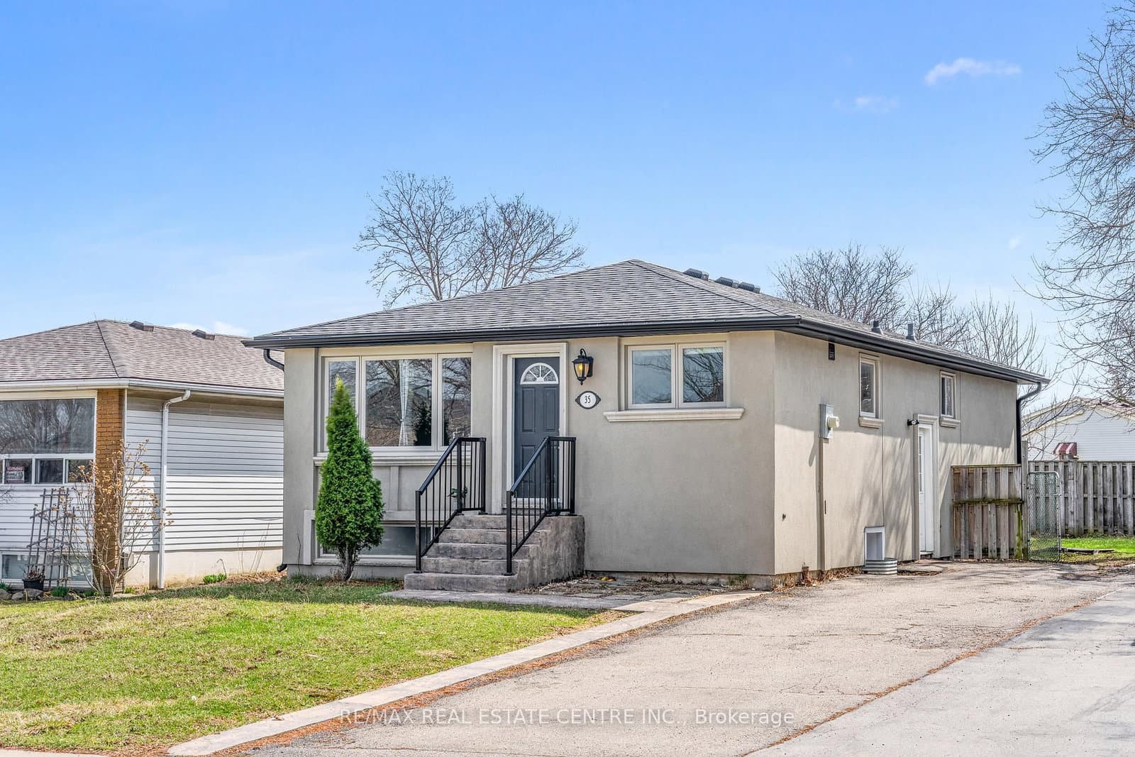 35 Folkestone Avenue, Hamilton, ON — photo 2