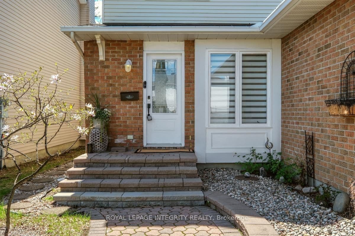 1575 Des Grives Crescent, Ottawa, ON — photo 3