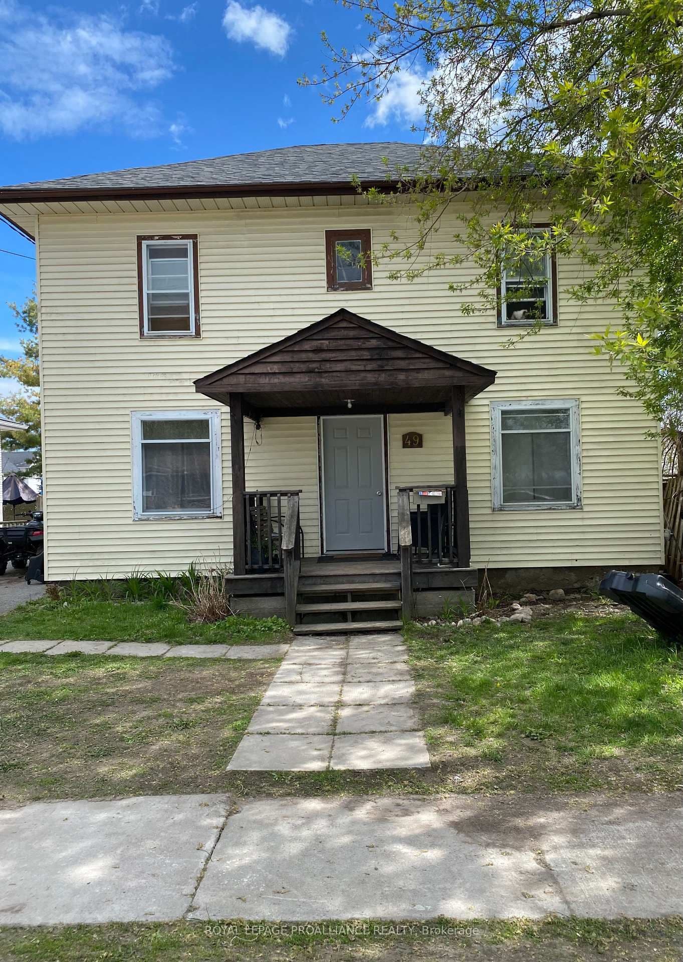 49 Crown Street, Quinte West, ON — photo 2