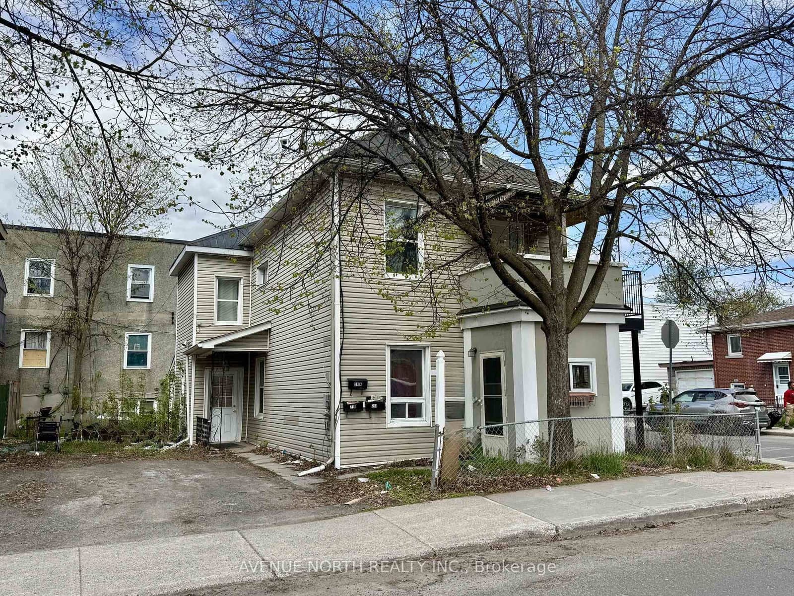 216 Hannah Street, Ottawa, ON — photo 2