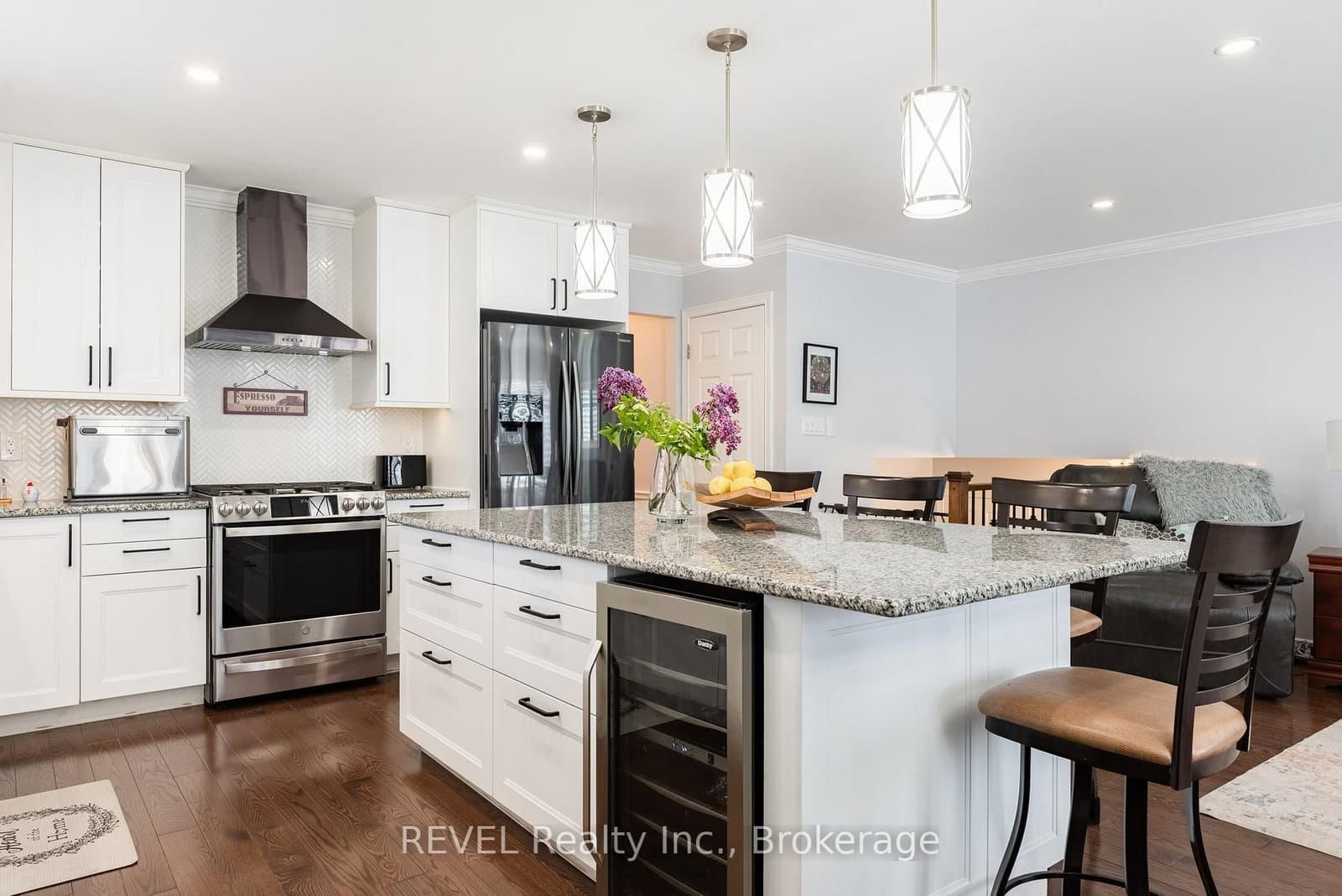 9 Amberwood Court, St. Catharines, ON — photo 2