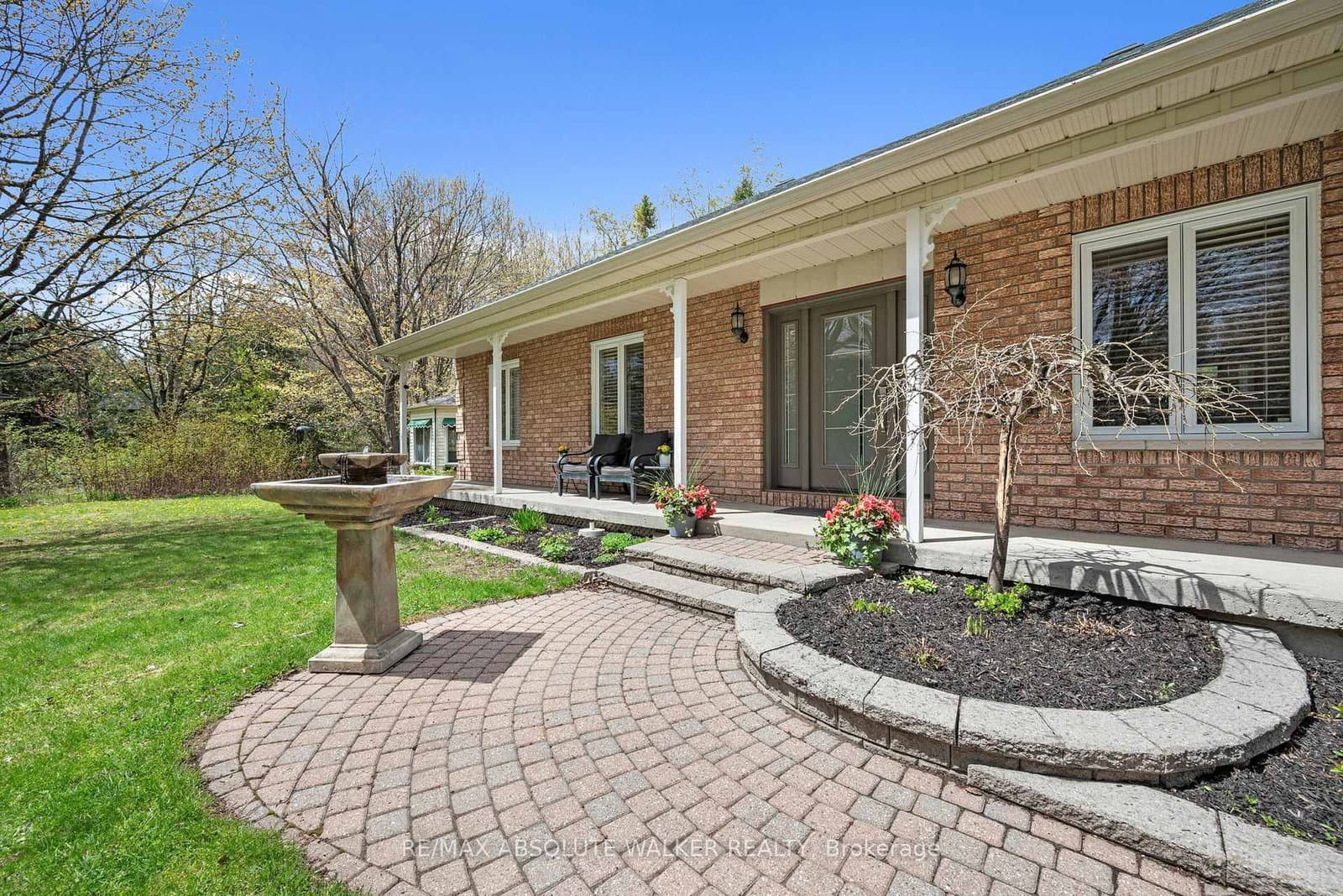 760 Canary Street, Orleans, ON — photo 2
