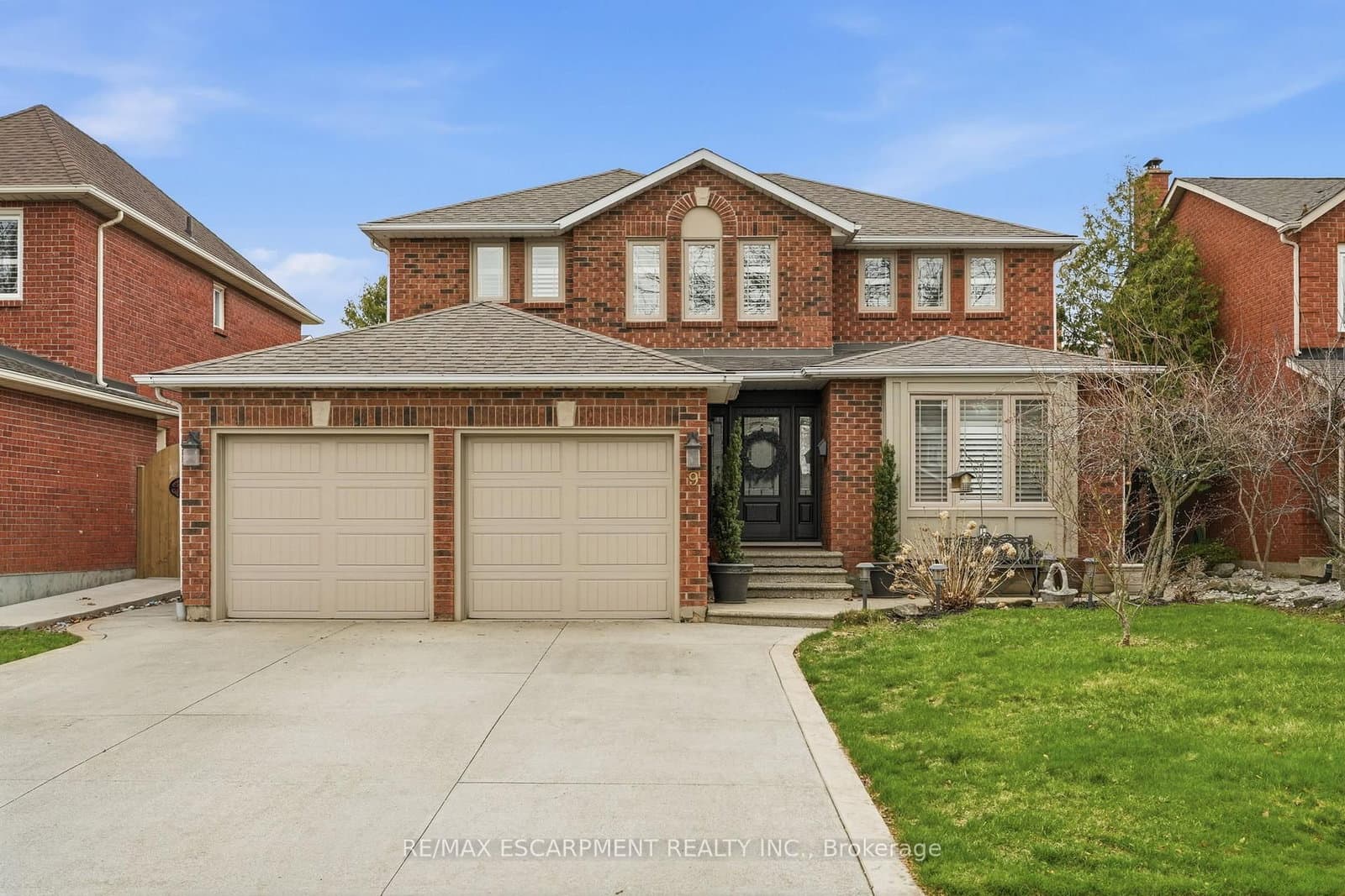 9 Stone Gate Drive, Grimsby, ON