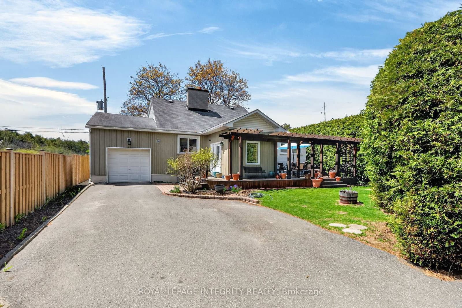 957 Blair Road, Ottawa, ON — photo 2