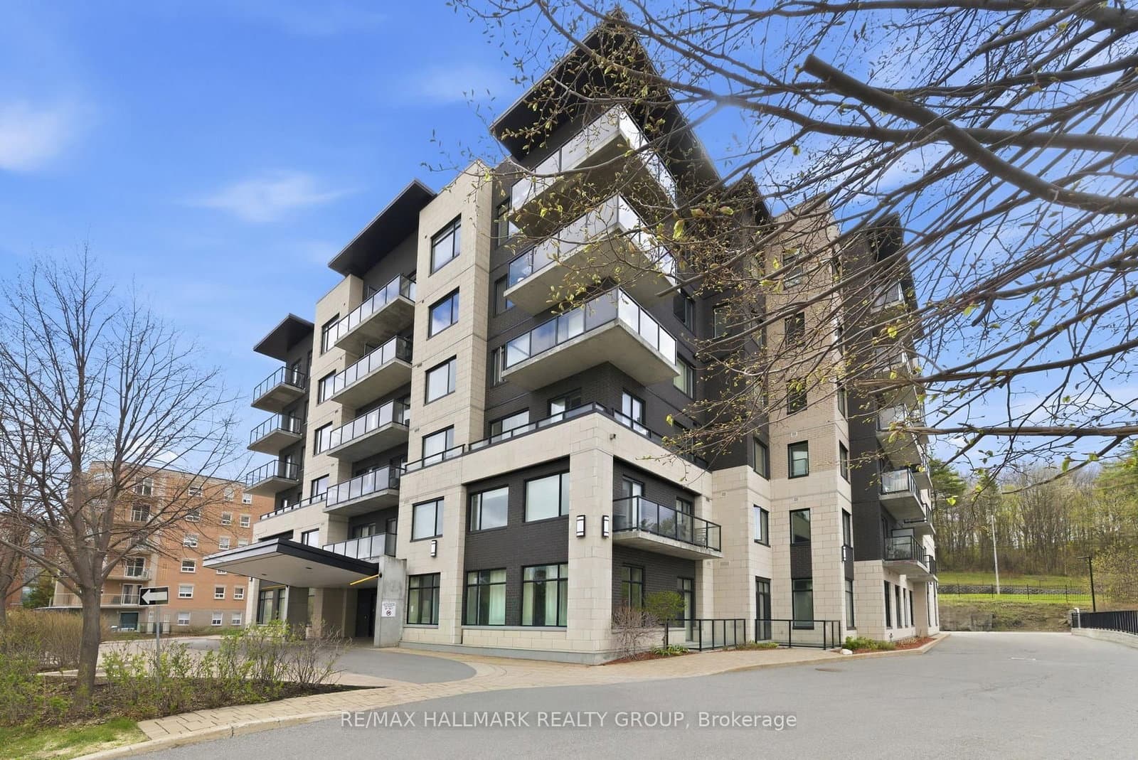 206 - 310 Centrum Boulevard, Ottawa, ON