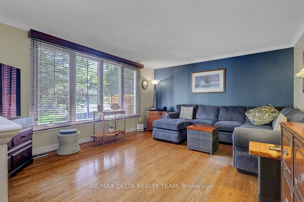 1079 Laporte Street, Ottawa, ON — photo 3