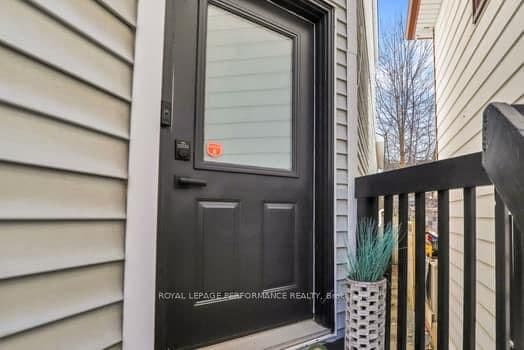 221 Desrosiers Street, Ottawa, ON — photo 2