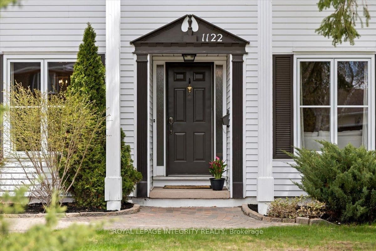 1122 St Germain Crescent, Ottawa, ON — photo 2