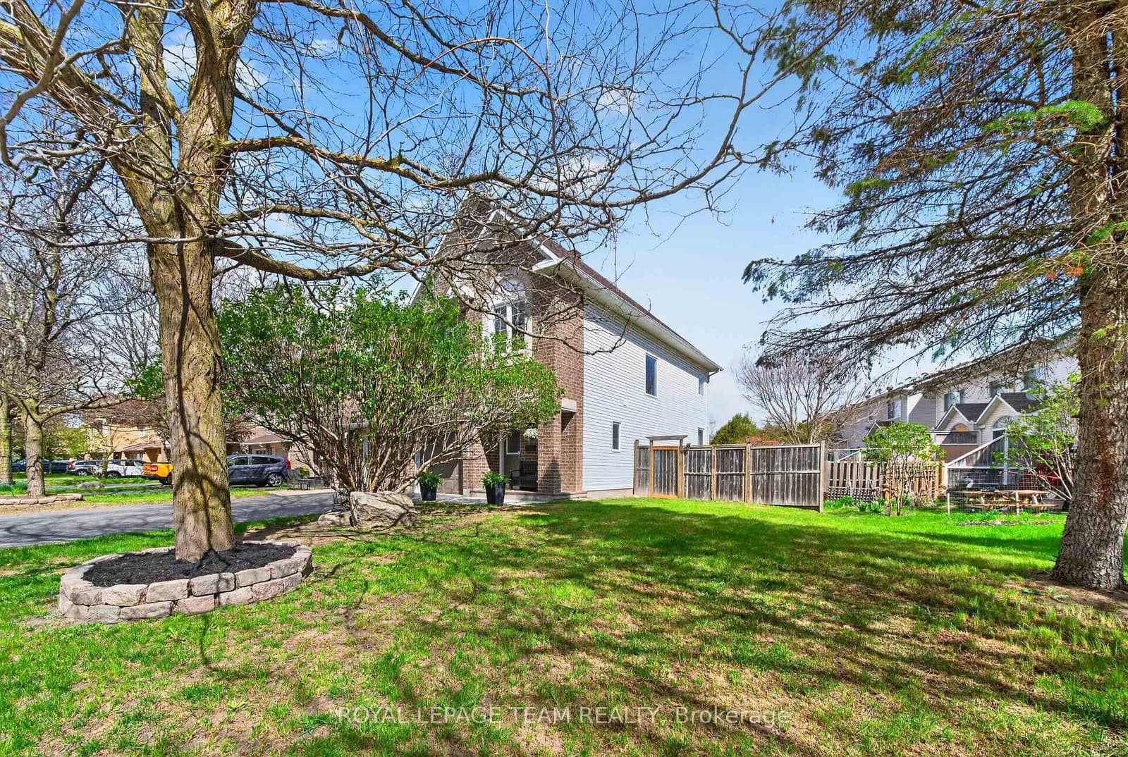 108 Landover Crescent, Ottawa, ON — photo 3