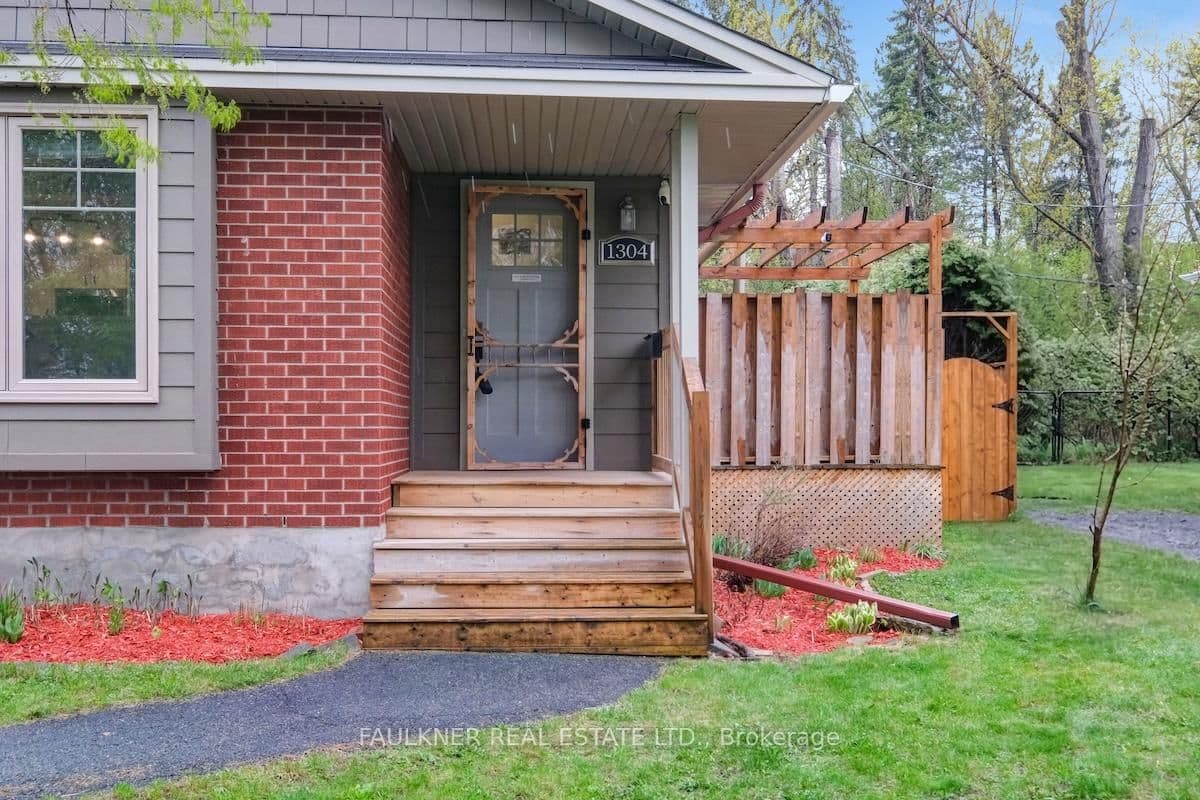 1304 Adirondack Drive, Ottawa, ON — photo 2