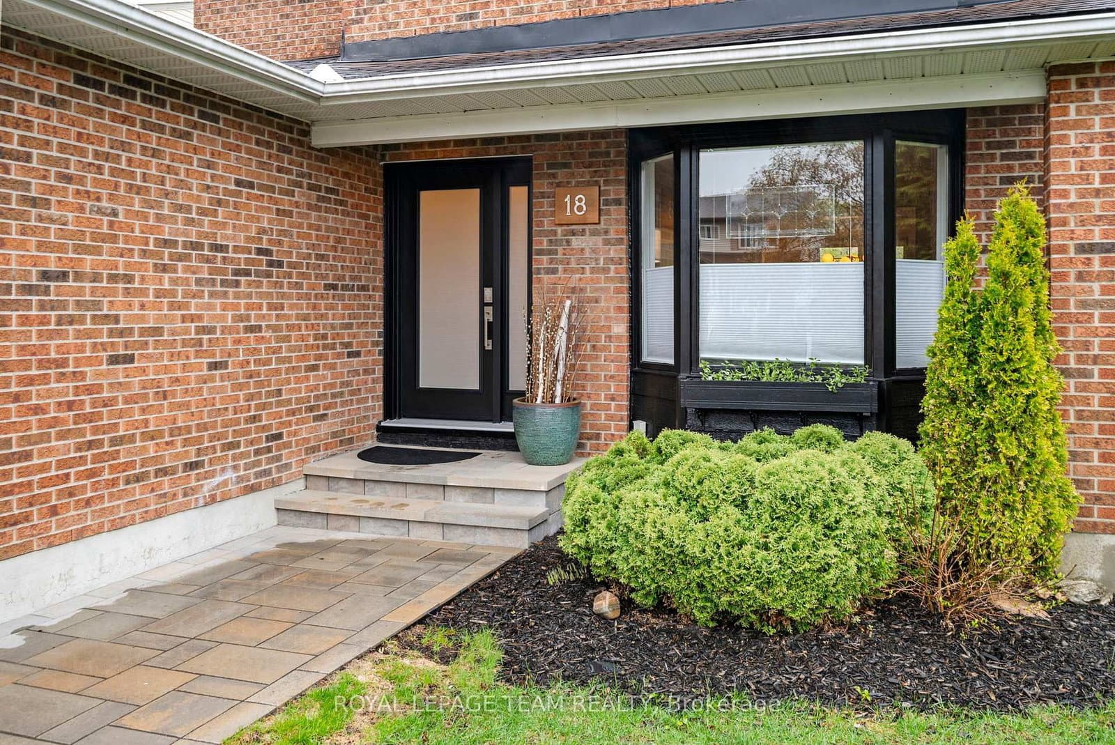18 Valley Ridge Street, Ottawa, ON — photo 2