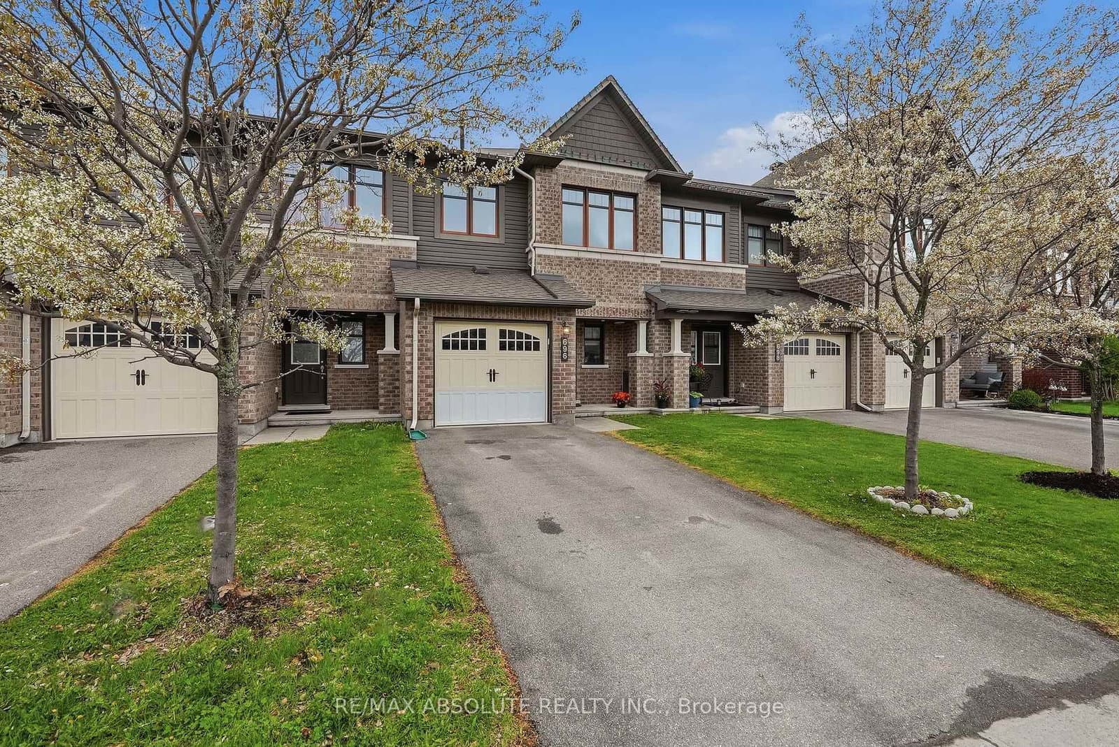 696 Trigoria Crescent, Richmond, ON — photo 2