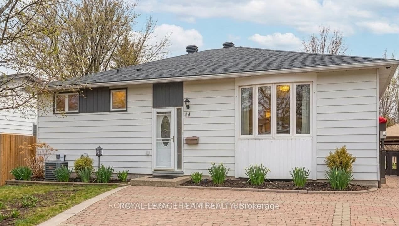 44 Ballantrae Way, Kanata, ON