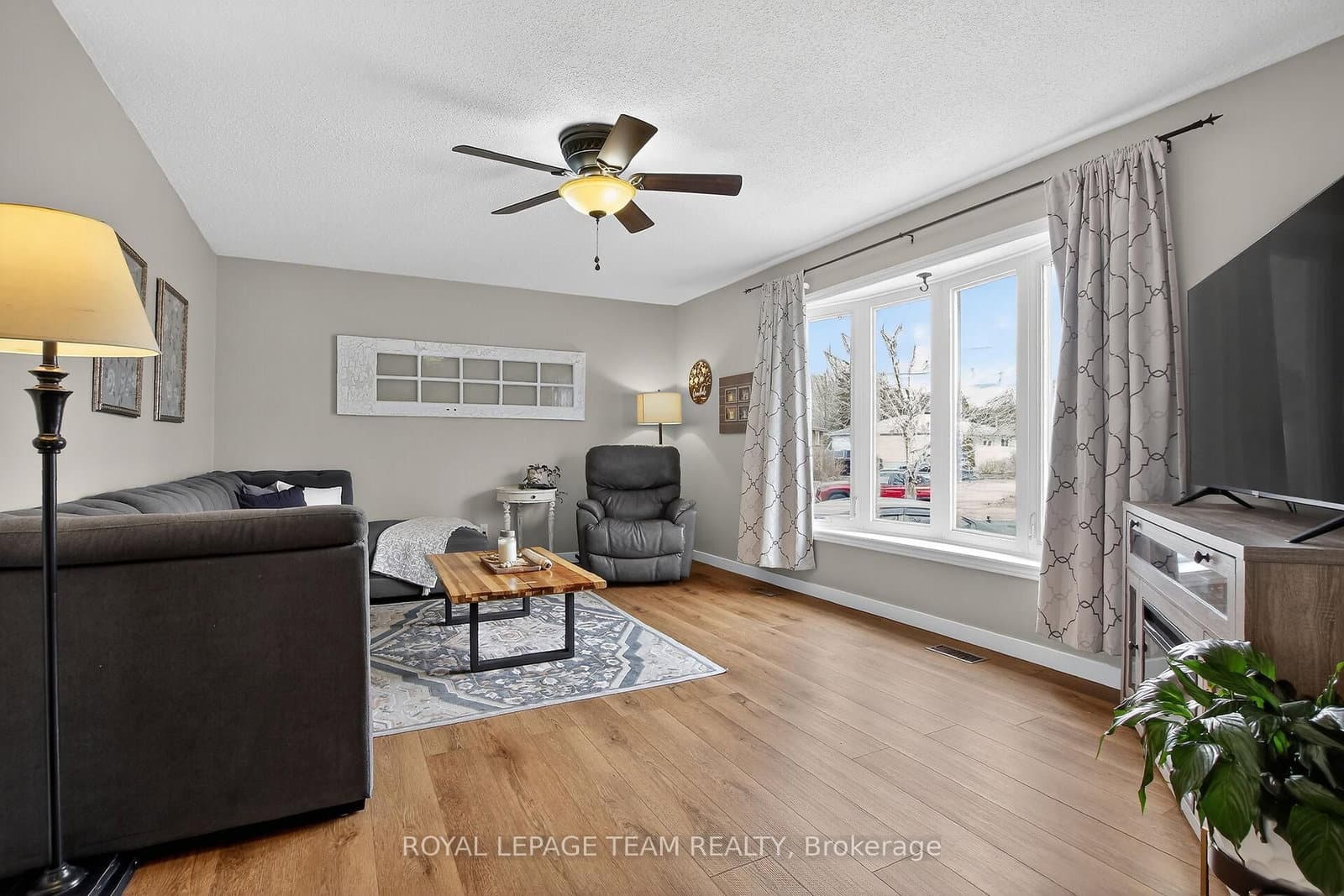 44 Ballantrae Way, Kanata, ON — photo 2