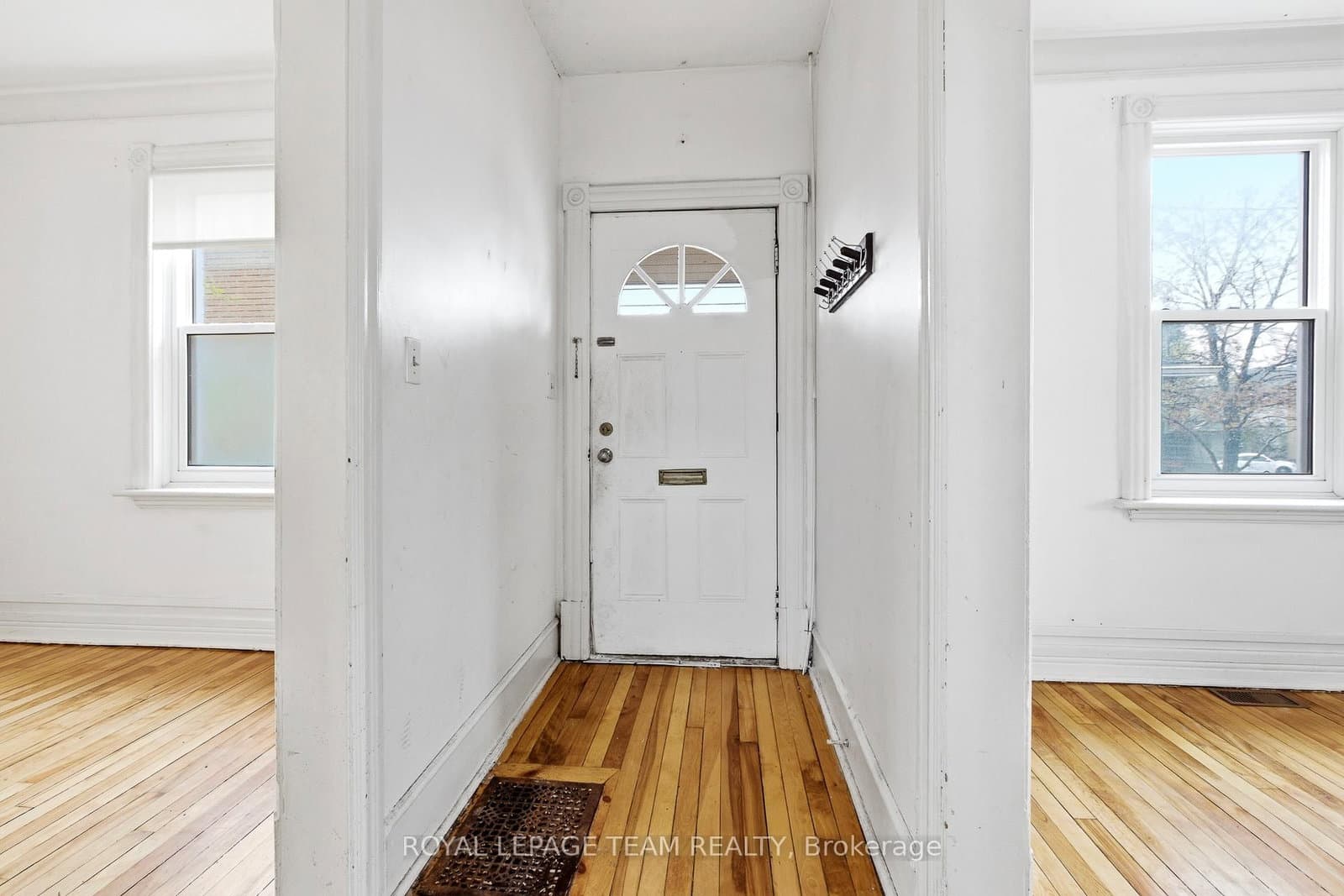 910 Pinecrest Road, Ottawa, ON — photo 3