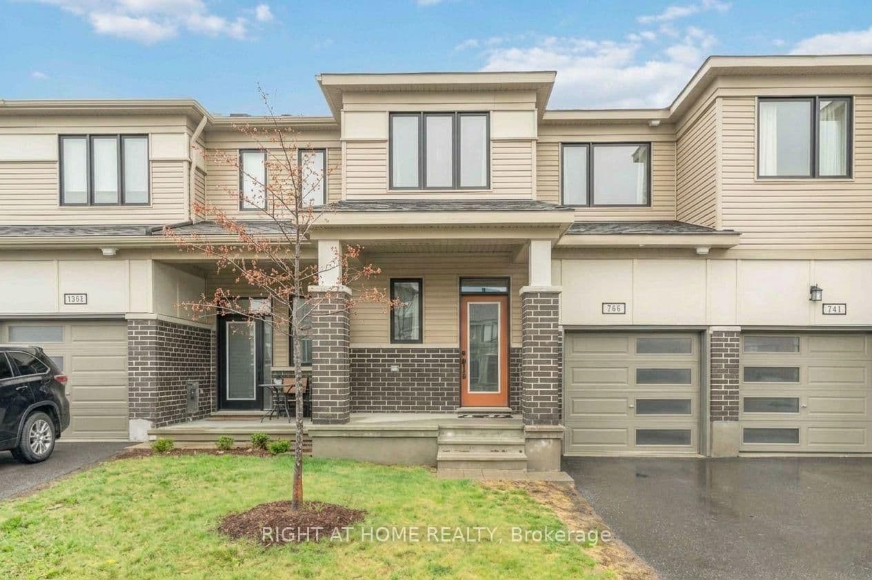 709 Derreen Avenue, Stittsville, ON