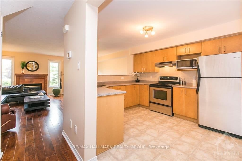 124 Tall Oak Private, Ottawa, ON — photo 3