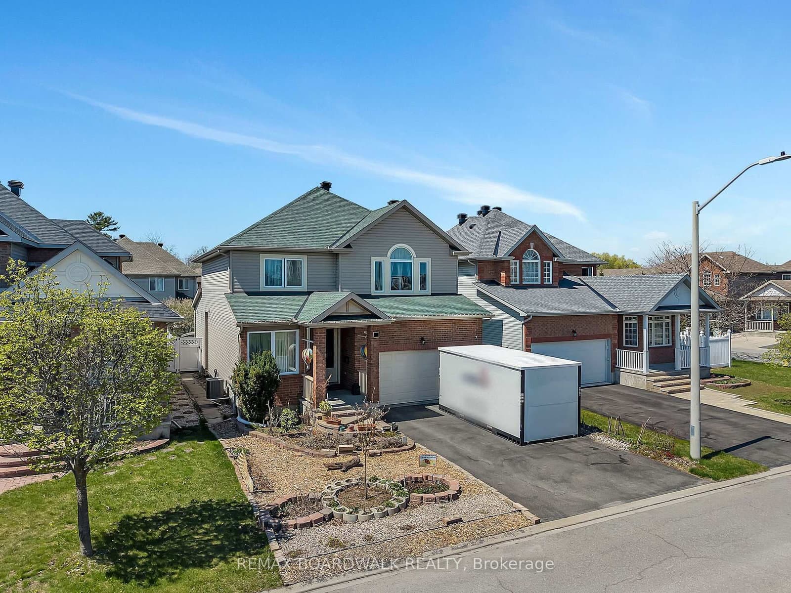 102 Mosswood Court, Ottawa, ON