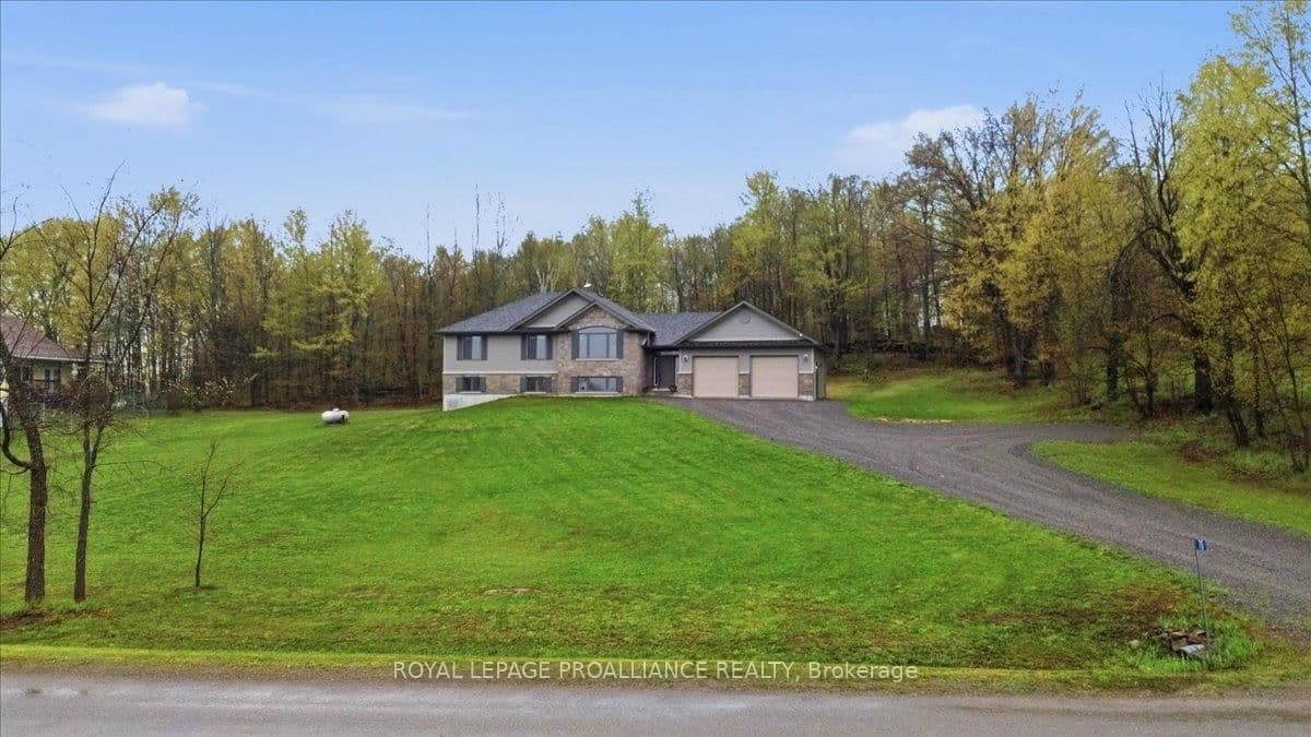 70 Livingwood Crescent, Madoc, ON — photo 2